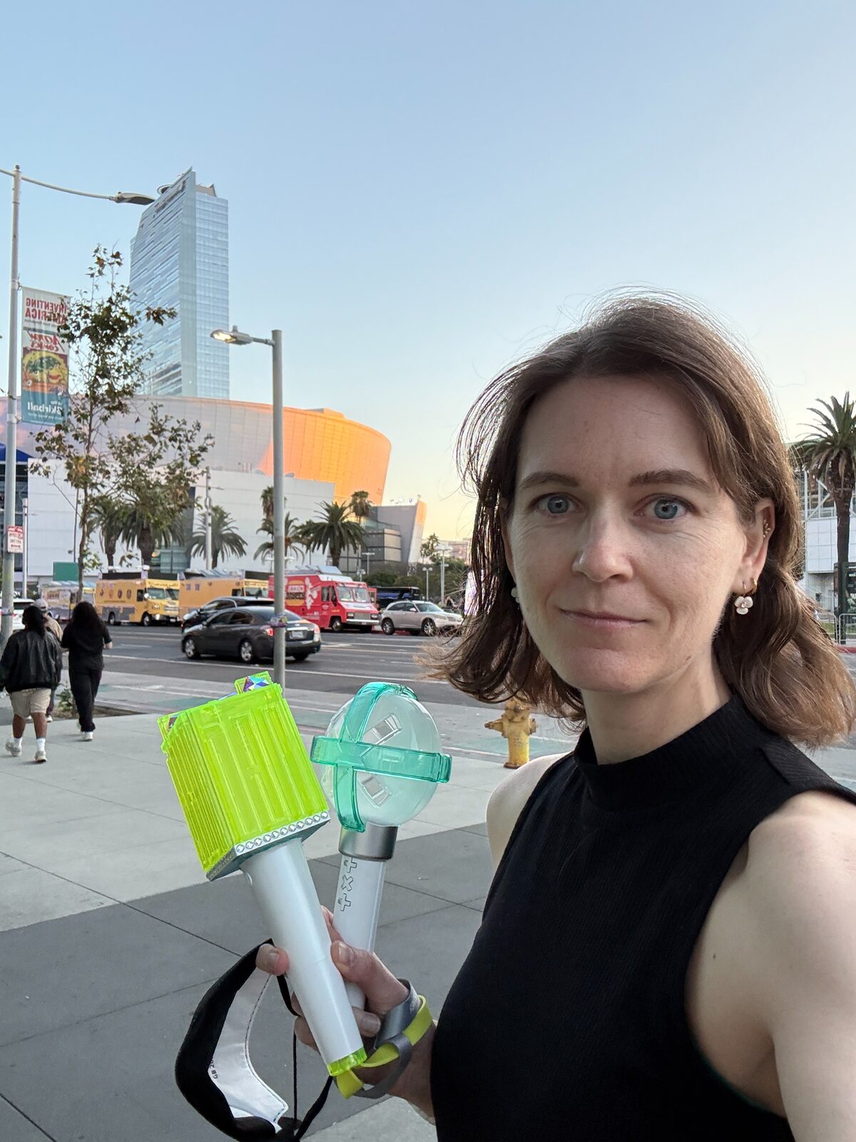 Sunset on the Crypto Arena (two lightsticks for two solo artists)