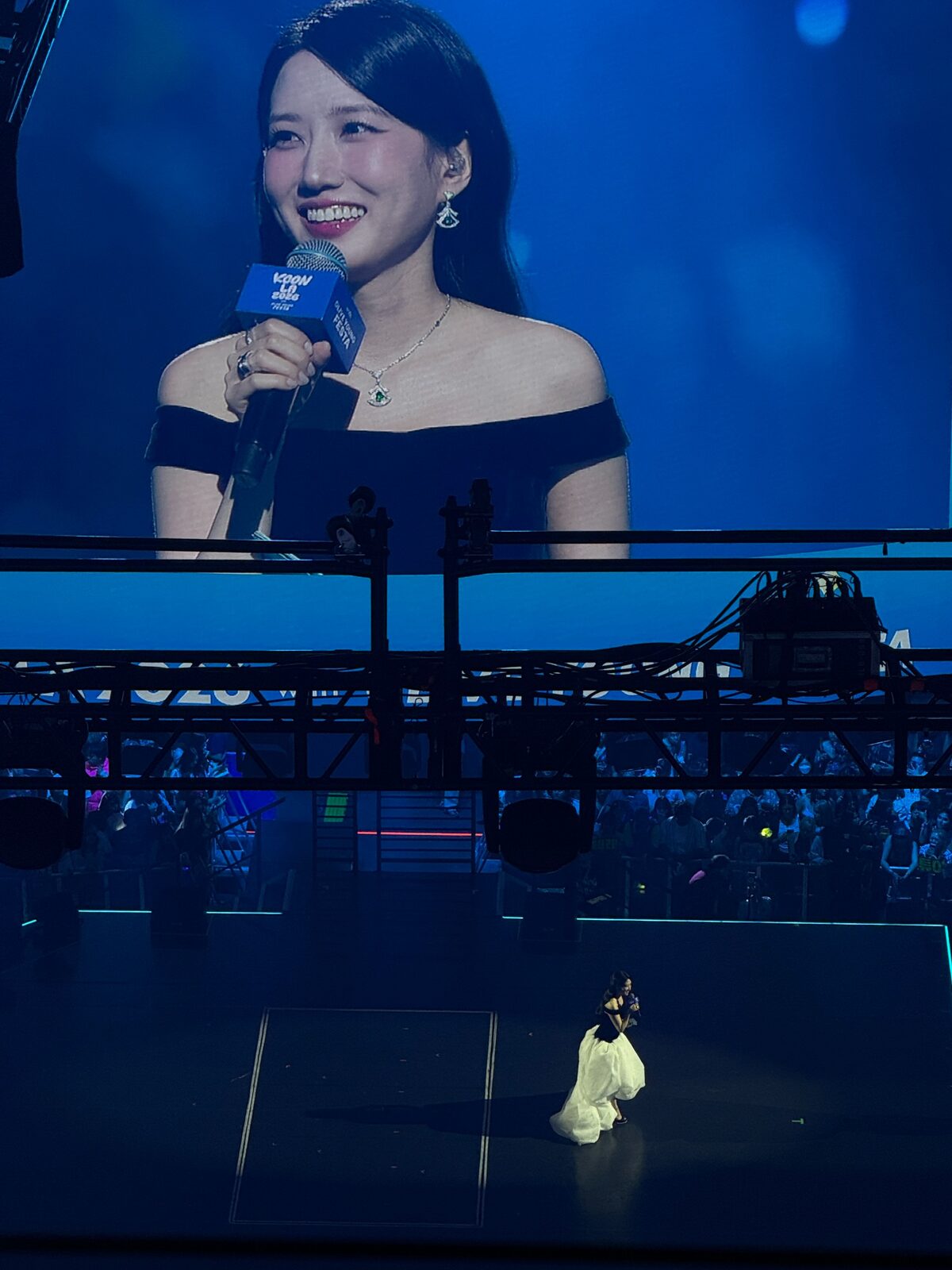 Kdrama actress Park Eunbin introduced the headliners. We loved her in Extraordinary Attorney Woo and The Wonderfools