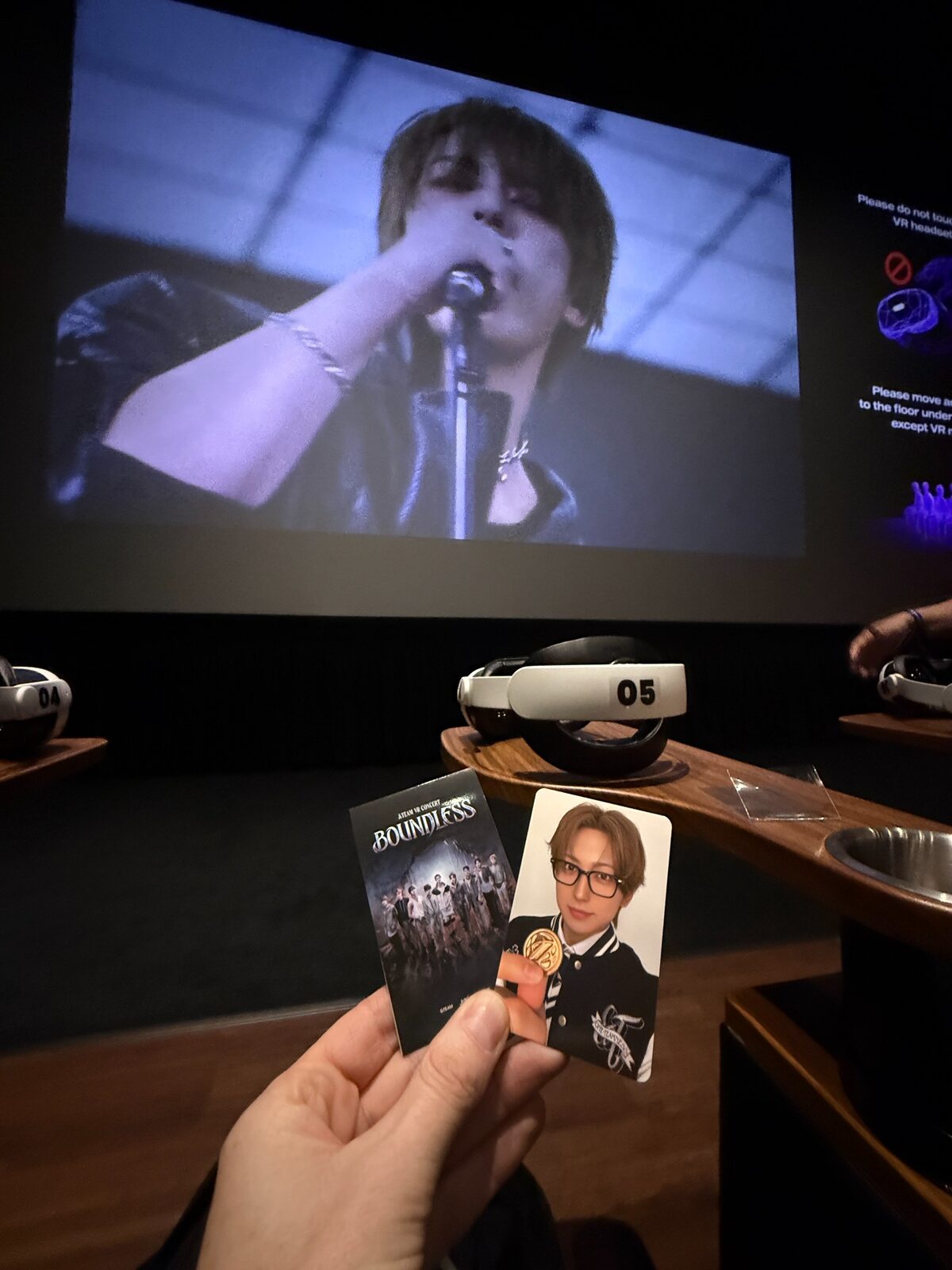 The show included a photocard!