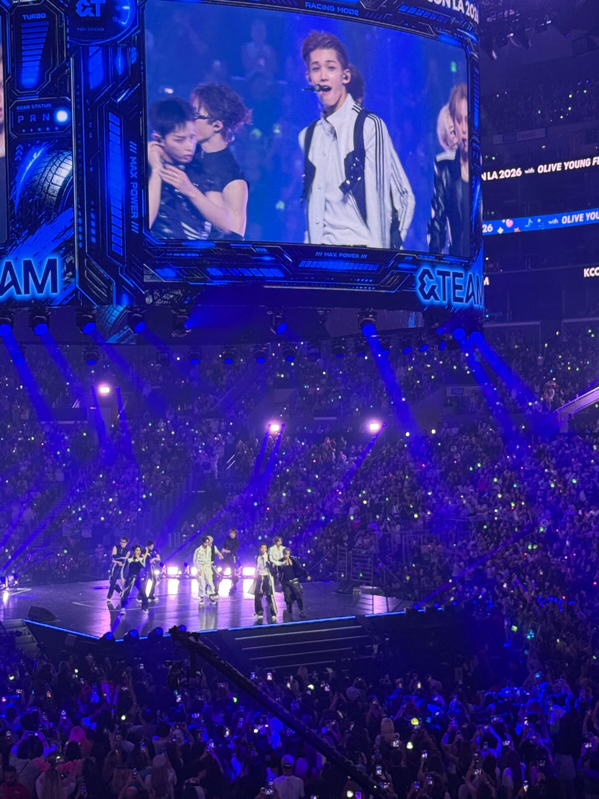 Jo, the visual center, starts it up as usual!  First song is [Rush] (https://www.youtube.com/watch?v=p2QJ5DD7Rn0)